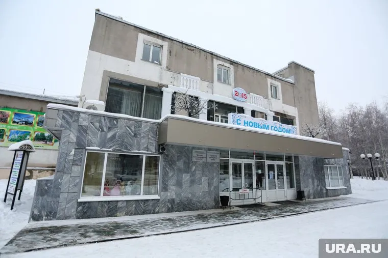 Сносят здание ДК "Строитель"
