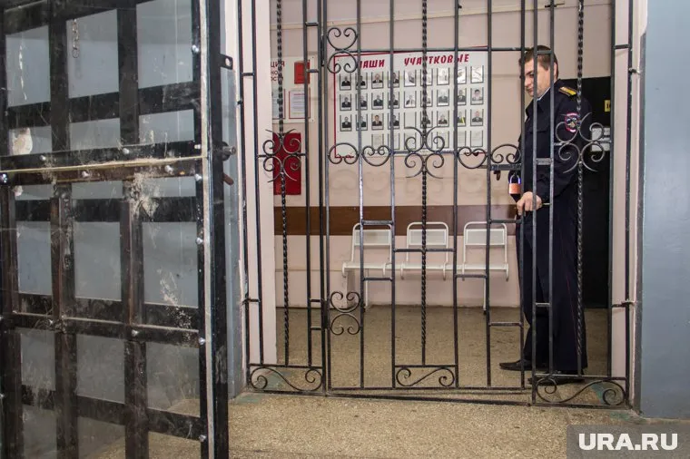 Похитивших человека мужчин отпустили в отделе полиции