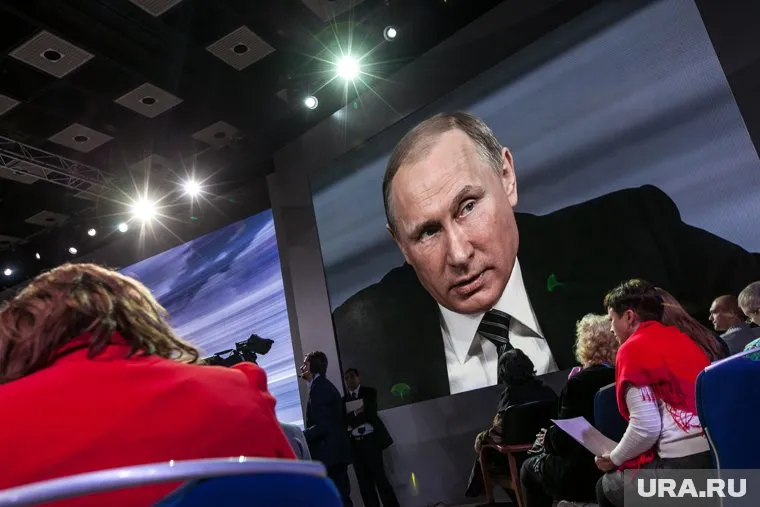 Владимир Путин стал героем публикации французского сатирического журнала