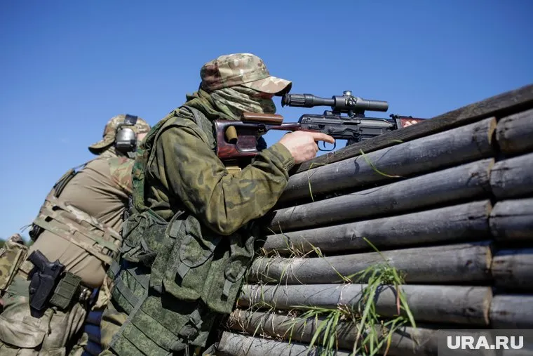 Российский снайпер ликвидировал украинского бойца с каской СС