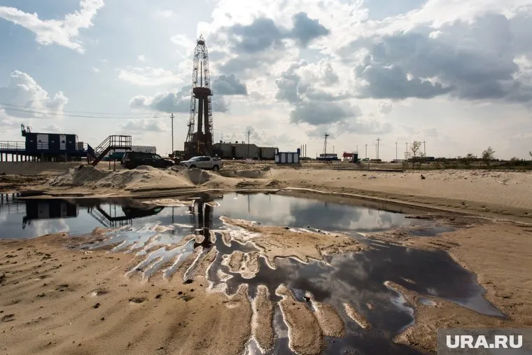 Евросоюз намерен полностью отказаться от нефти РФ к концу года