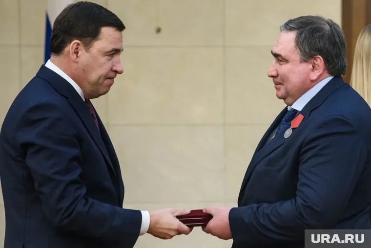 Говорят, Евгений Куйвашев (слева) министра ценил