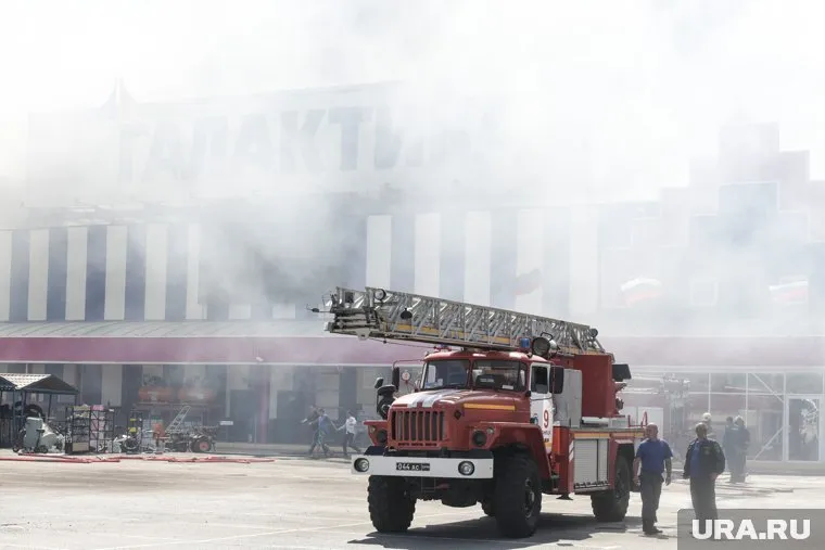 Торговый центр «Галактика» загорелся в Донецке после удара ВСУ