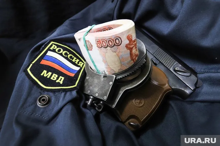 Высокопоставленный экс-полицейский получил от хозяина игровых залов почти миллион рублей