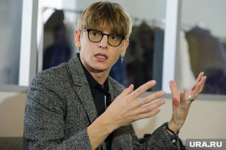 Влад Лисовец призвал перестать жить прошлым и насладиться свободой в моде