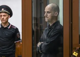 Появилось видео задержания американского журналиста Гершковича в Екатеринбурге