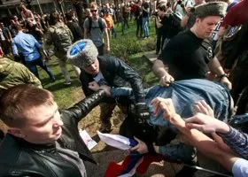 На стройке в Тюменской области рабочие взбунтовались из-за зарплаты