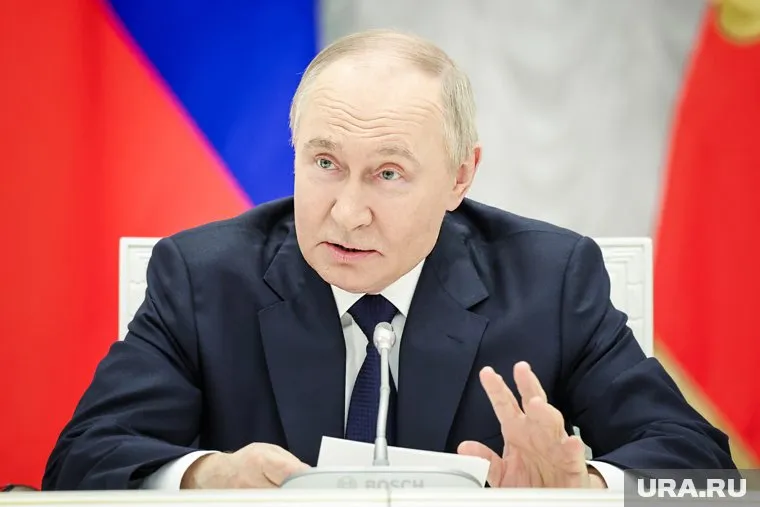 По словам Путина, отказ от традиционных ценностей привел бы к потере идентичности России