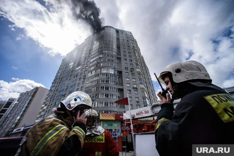 Бобур Каримов работает не только дворником, но и таксистом (архивное фото)