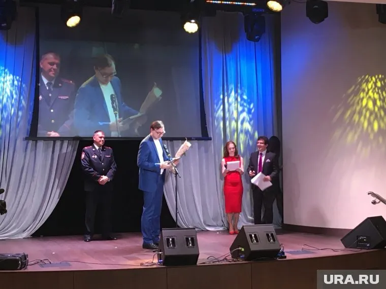 Антон Степыгин во время награждения конкурса «Журналист года»