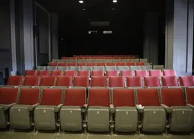 В Нижневартовске обострился конфликт между мэрией и думой из-за скандальной приватизации кинотеатра