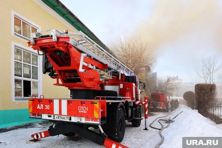 Курганские пожарные потушили дом и проверили его тепловизором