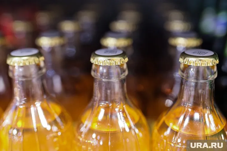 Спиртосодержащие напитки без маркировки изъяли для последующего уничтожения у жителя Ишимского района