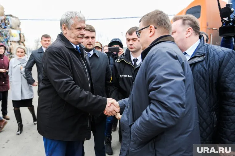 Помимо Сергея Лихачева (слева) губернатор Алексей Текслер проводил на пенсию еще двух VIP-чиновников