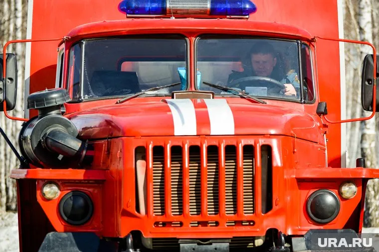 Пожарные спасли автомобилиста в Челябинске