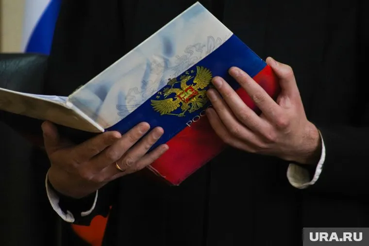 Ленинский суд Тюмени продлил срок ареста Александра Селюнина до 13 июля 2022 года