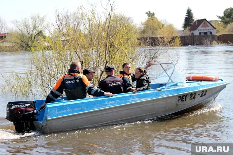 Ямальские спасатели отправились на помощь в Курганскую область