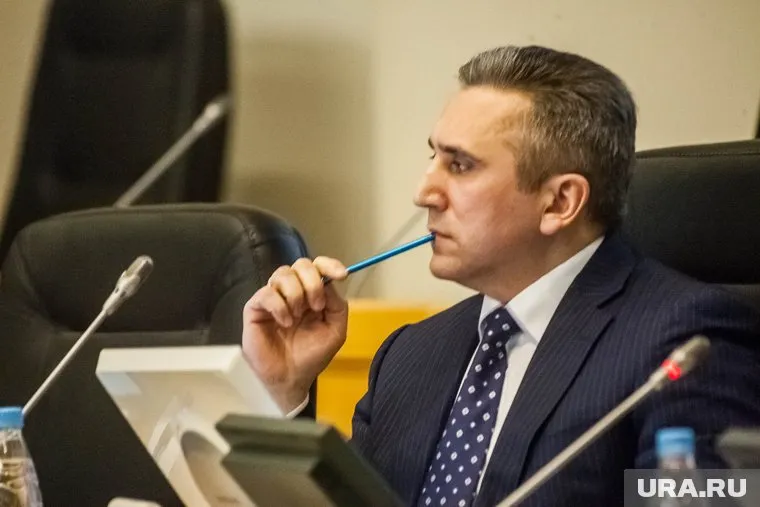 Александр Моор находится в Санкт-Петербурге и ждет встречи с Владимиром Путиным