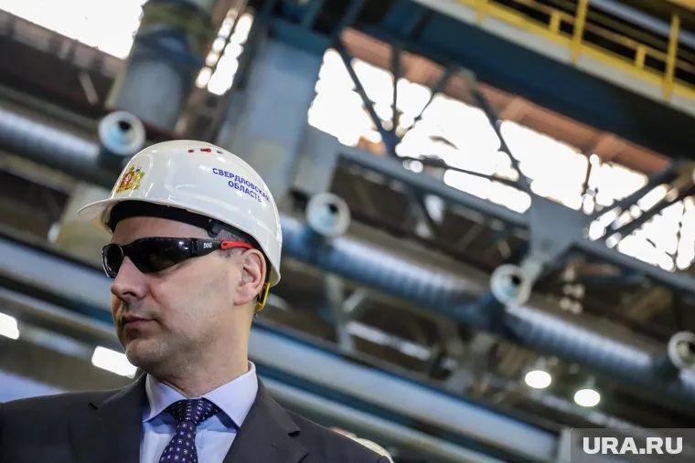 Денису Паслеру показали даже сварочное производство