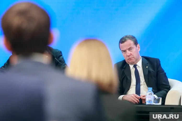 Премьер отметил, что страна две недели почти не работает