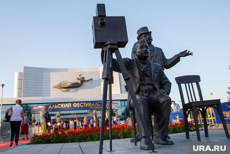 В 1894 году братья Люмьер создали кинетоскоп, позволяющий просматривать чередующиеся изображения