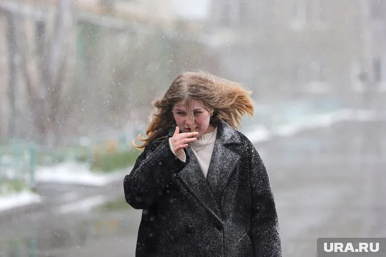 С последствиями мощнейшего снегопада в Прикамье до сих пор до конца не справились