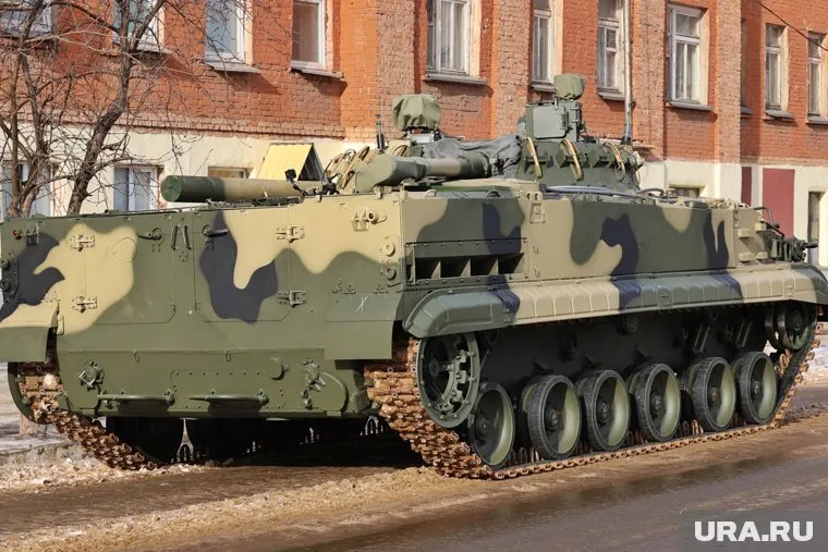 БМП-3 помогает уничтожать позиции ВСУ на Купянском направлении
