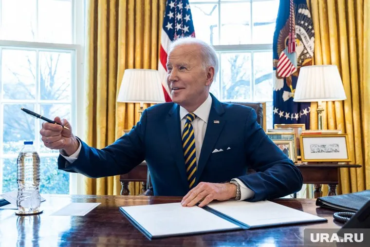 Байден поддержит кандидатуру Харрис