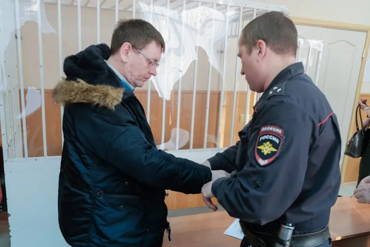 Оглашение приговора Сергею Чебыкину. Курган, конвой, наручники, чебыкин сергей, арест чебыкина