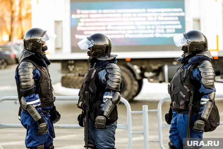 Десятки человек пришли в ТРЦ «Гранат» и устроили акцию протеста