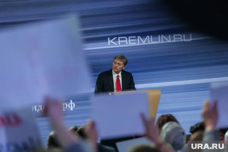 Песков впервые вышел на связь с журналистами после отпуска