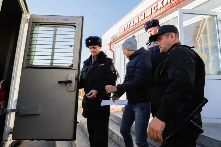 Оглашение приговора воспитанникам Кипельского детского дома. поселок Юргамыш