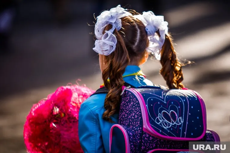 Девочка под руководством своего отца ногами пинала одноклассницу, уверяют очевидцы (архивное фото)