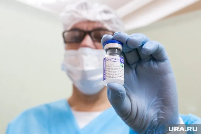 Предстоит принять решение, адаптировать ли вакцину «Спутник» под омикрон-штамм