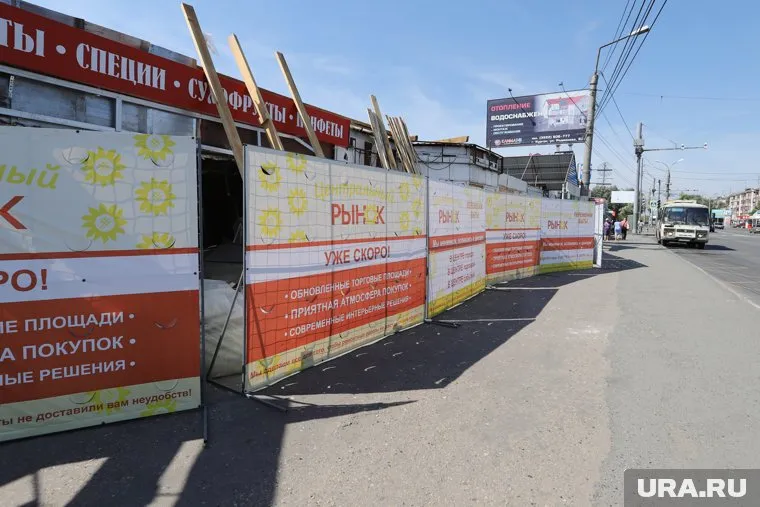 Пока территория Некрасовского рынка огорожена