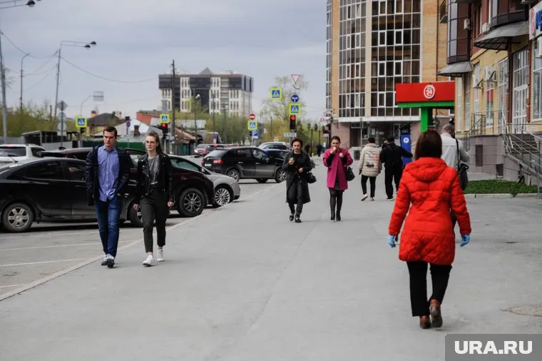 С наступлением тепла тюменцы перестали соблюдать режим самоизоляции