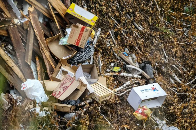 Незаконные карьер и свалка в Перевалово. Тюменский район, свалка мусора, мусор