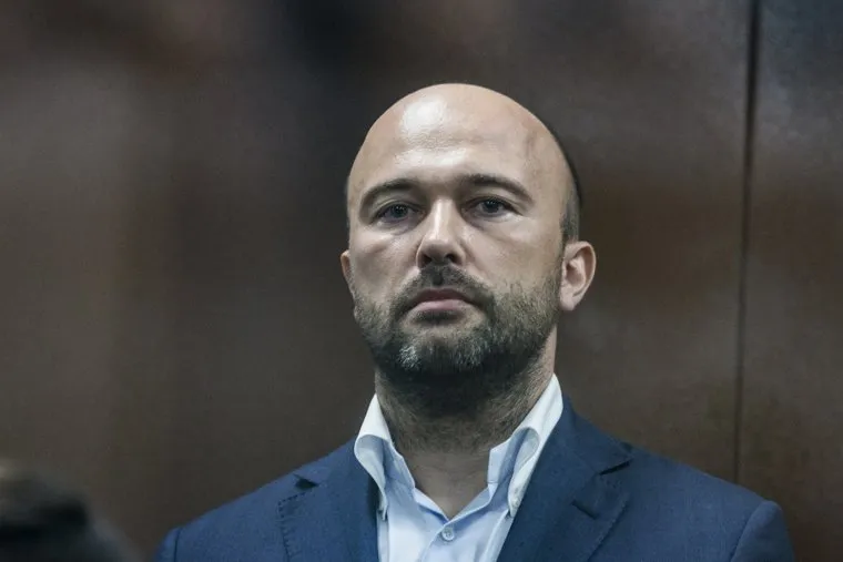 Рассмотрение Тверским районным судом ходатайства об аресте основателя ГК "Новый поток" Дмитрия Мазурова. Москва