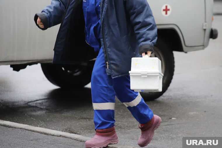 Скорая прибыла к месту обнаружения тела подростка