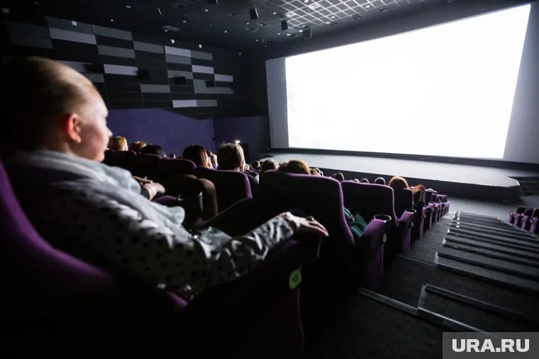 В ЯНАО показывают блокбастеры, маскируя под предсеансовое обслуживание