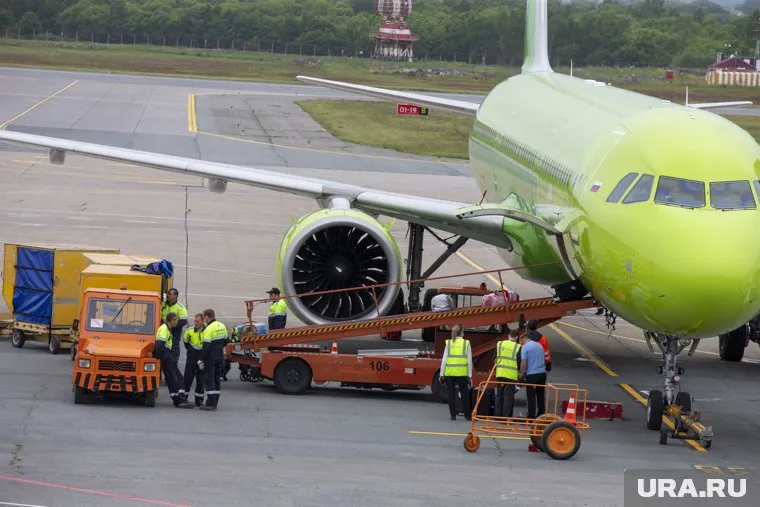 Рейсы задерживаются из-за того, что самолеты поздно прилетели