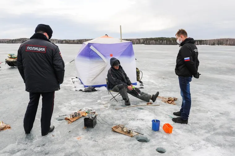 Проверка соблюдения карантина в курортных местах на озере Увильды в Аргаяшском районе. Челябинская область