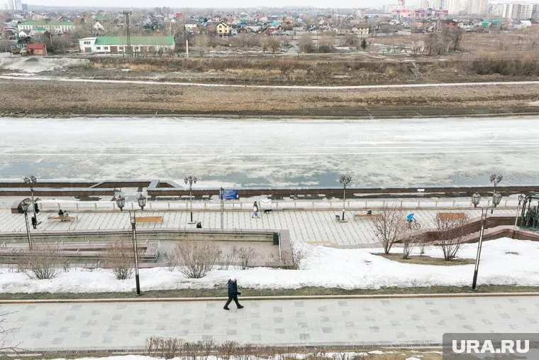 За сутки уровень воды упал на четыре сантиметра
