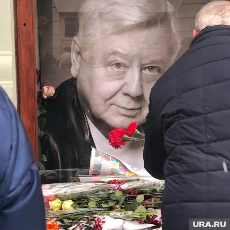 С Олегом Табаковым простились в МХТ им. Чехова в Москве