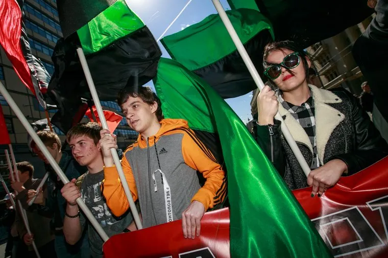 5-ая годовщина Болотной площади. Митинг на проспекте Сахарова. Москва, школьники, школота, анархисты, черно-зеленые, молодежный протест