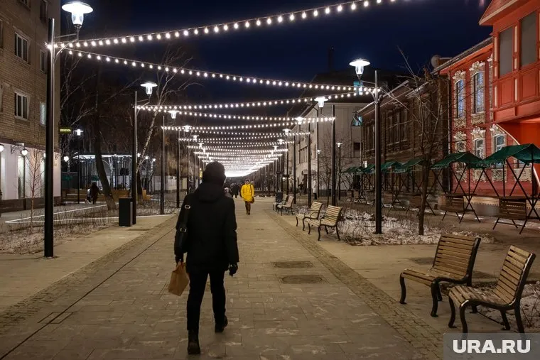 На пешеходной улице продают чебуречную