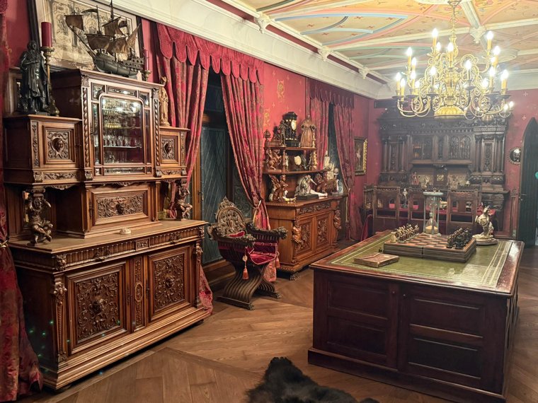 Никас Сафронов показал свою квартиру с&nbsp;видом на&nbsp;Кремль: фото