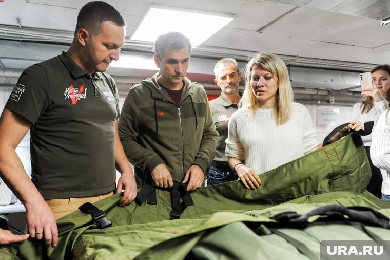 Швейный цех волонтеров разработал свою модель идеальных носилок для фронта