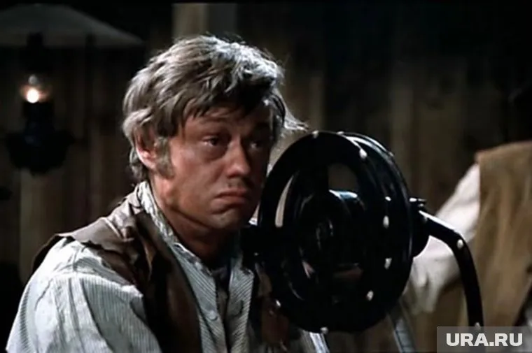 В первые дни после смерти по телевизору должны показывать фильмы и передачи памяти Николая Караченцова