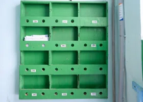 Россиян снова пугают «смертельными» пробниками духов в почтовых ящиках